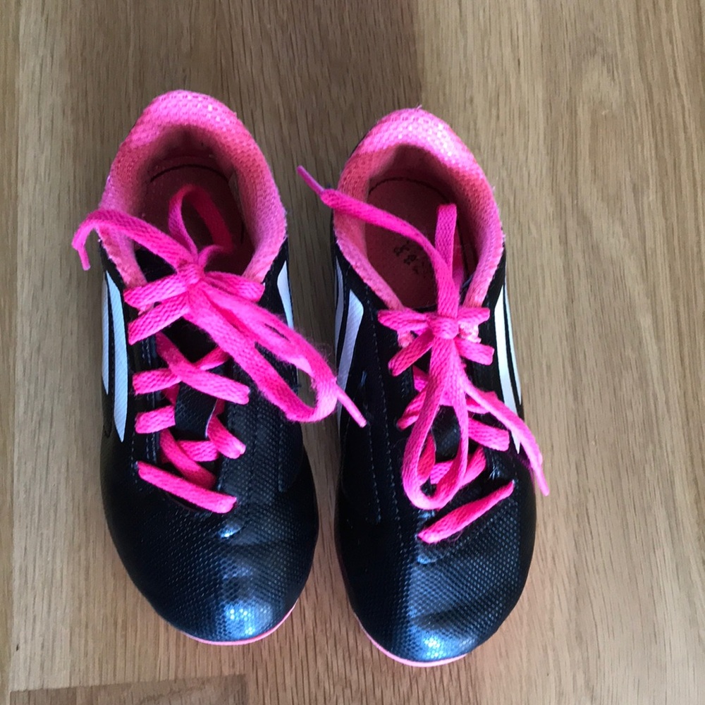 Adidas soccer cleats. EUC. Pink and Black 10.5